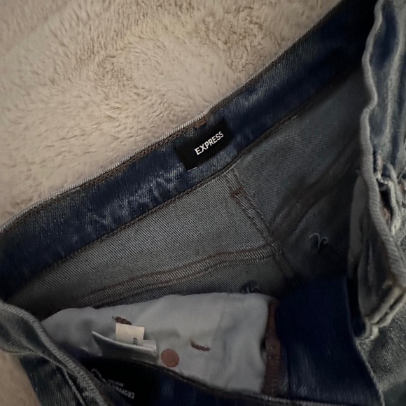 EXPRESS - Picture 3 of 4